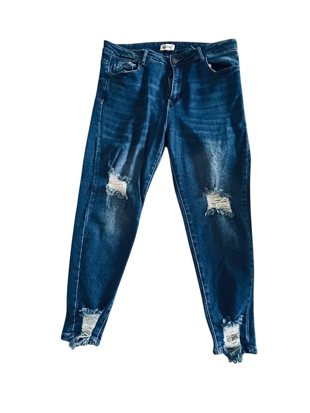 Distressed Dark Blue Women's junior Ankle Jeans size 17
